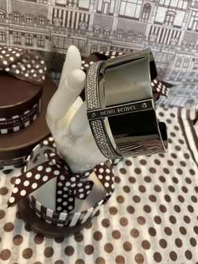 EUC Henri Bendel Gunmetal Wide Rocks Cuff Bracelet with Duster